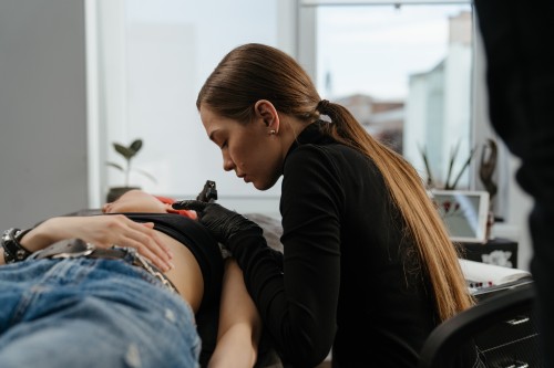 Tattoo Etiquette: Do's and Don'ts for Clients